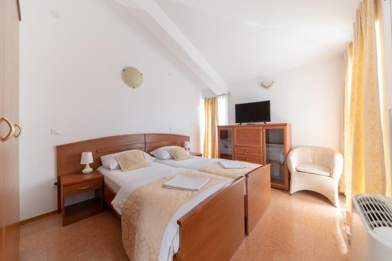 Hotel Hygge Biograd Na Moru Exterior photo