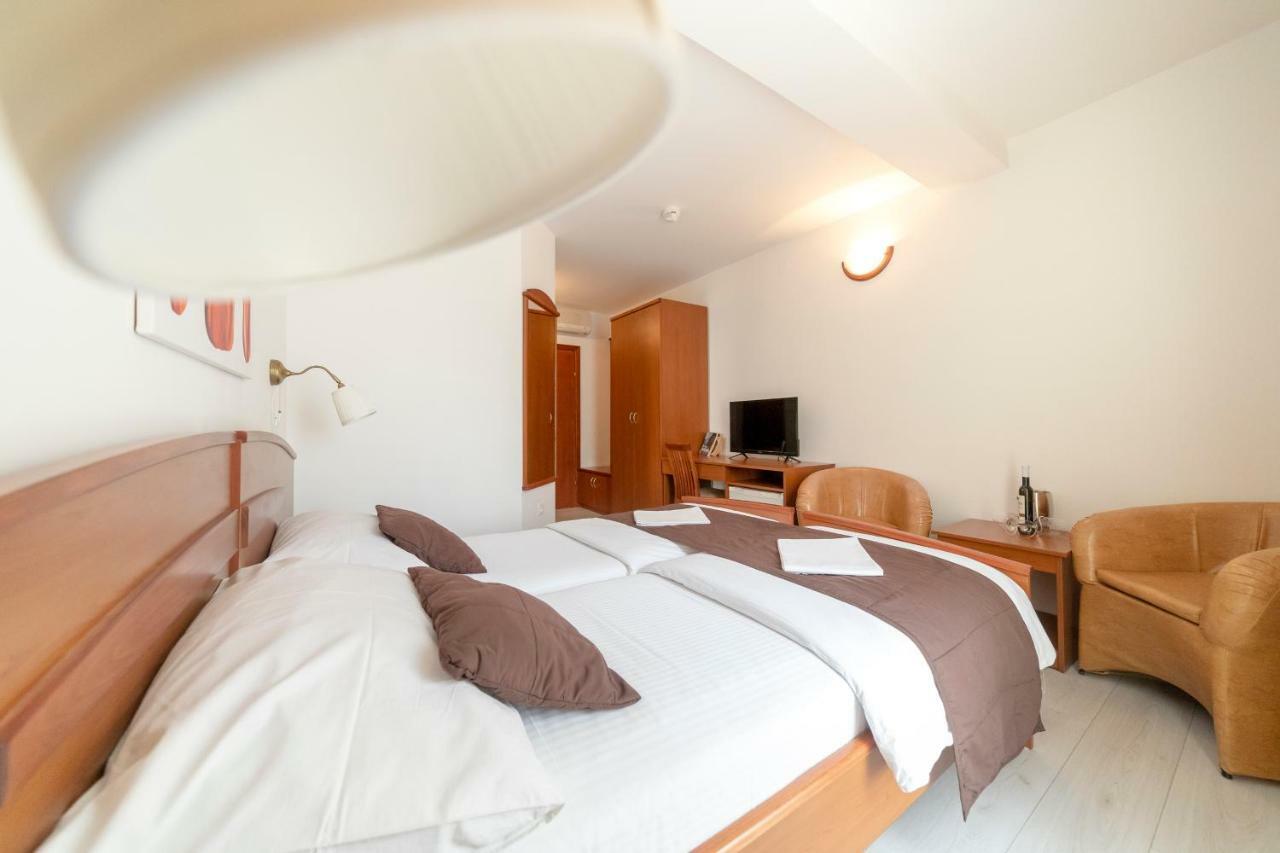 Hotel Hygge Biograd Na Moru Exterior photo